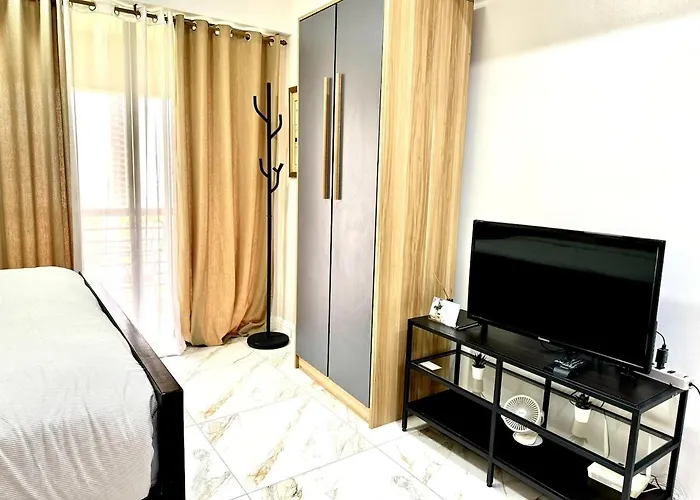 New! With Balcony & Park View In Greenbelt Apartment *